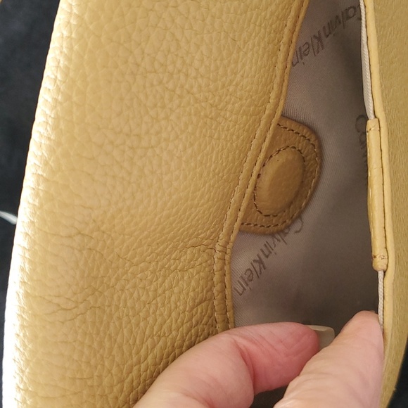 Calvin Klein camel multi compartment crossbody - Picture 8 of 15